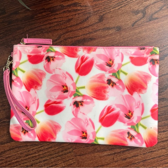Punctuate Tulip print wristlet - Picture 2 of 10